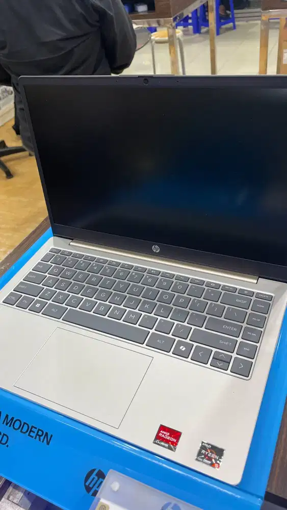 Laptop Grafis HP 14 EM0530AU/EM0531AU Ryzen 5 7530U 8GB SSD 512GB 14′′