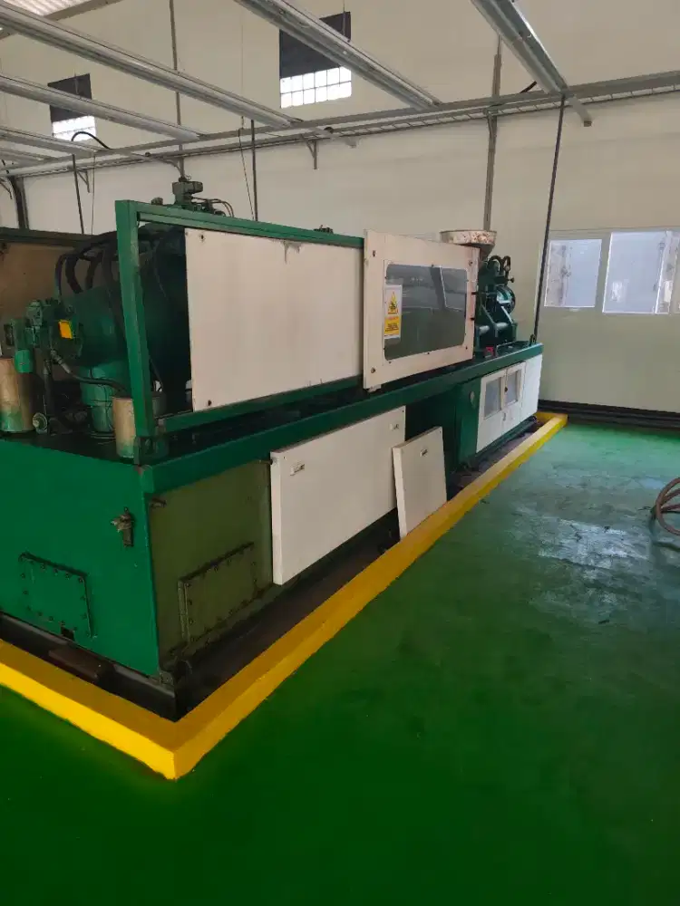 Mesin Injection plastik 160 TON