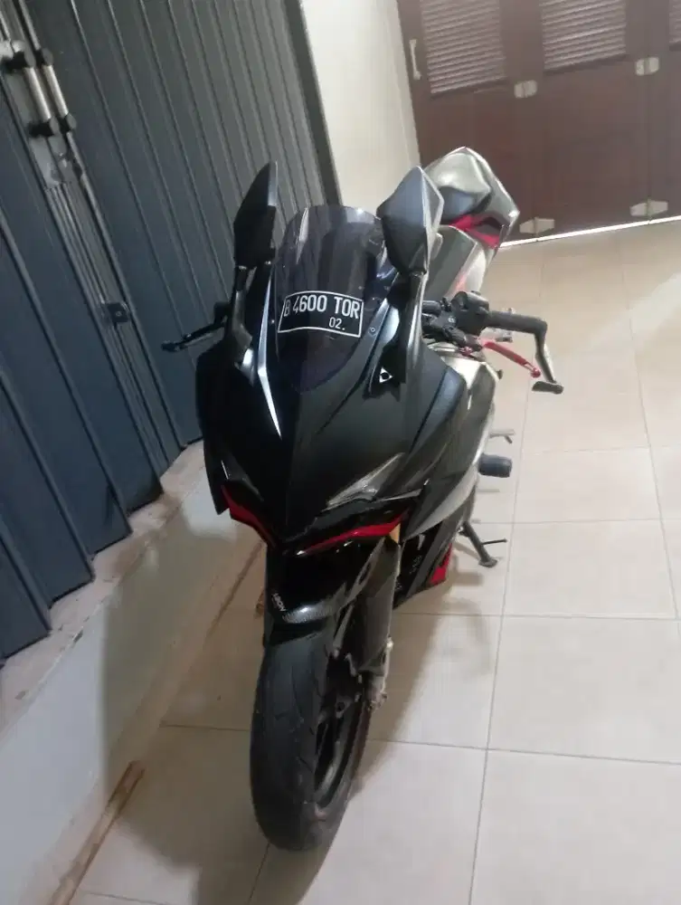 Honda CBR 250R jual santai