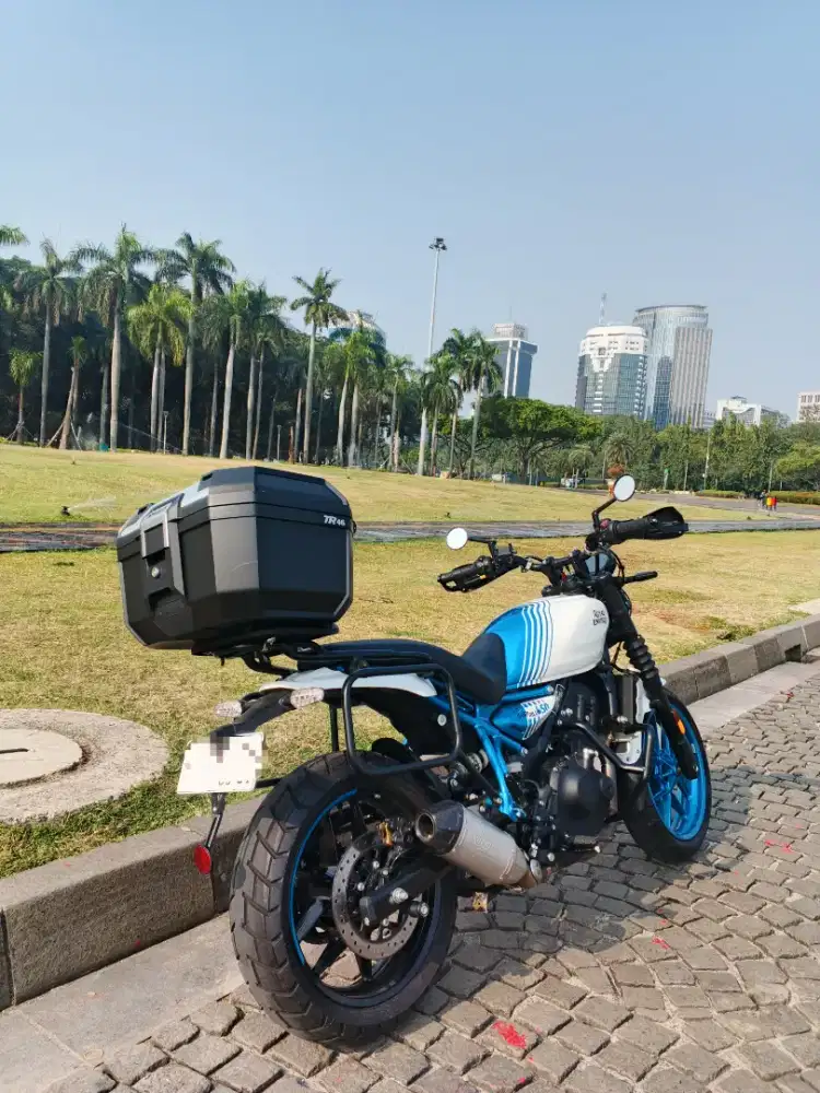 Royal Enfield Guerilla 450 Brava Blue