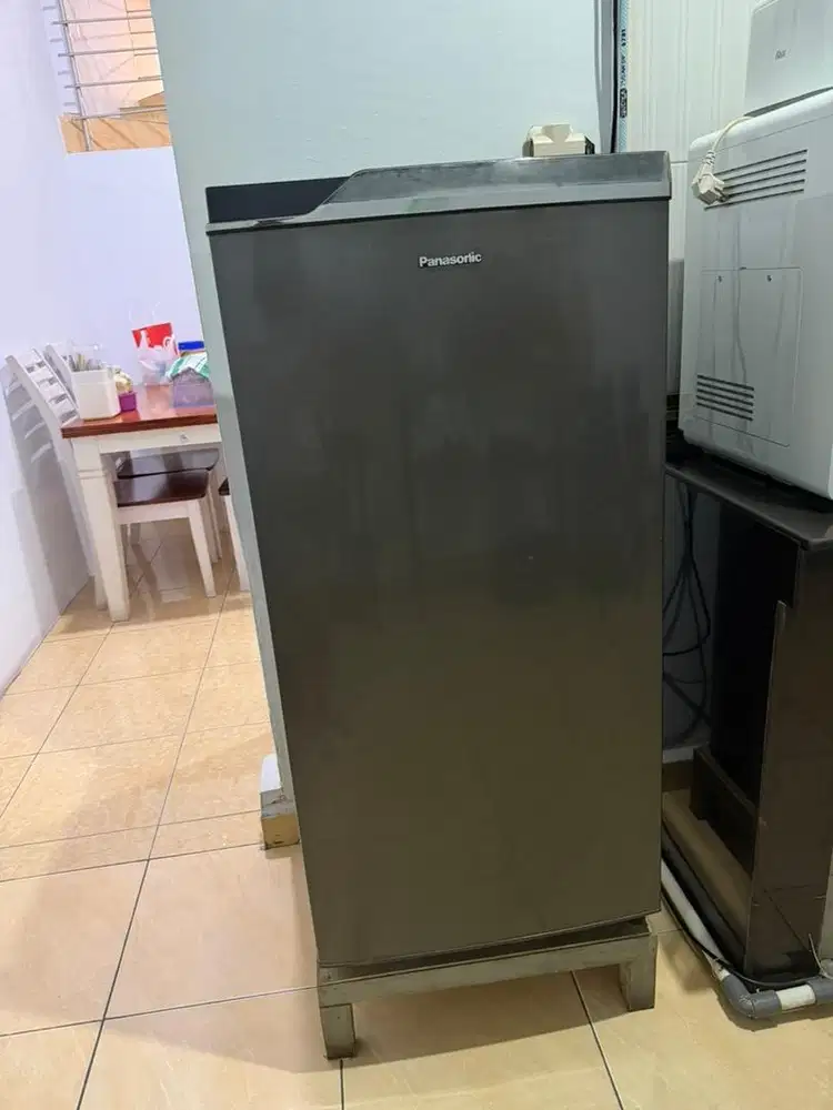 Kulkas 1 pintu Like New Panasonic