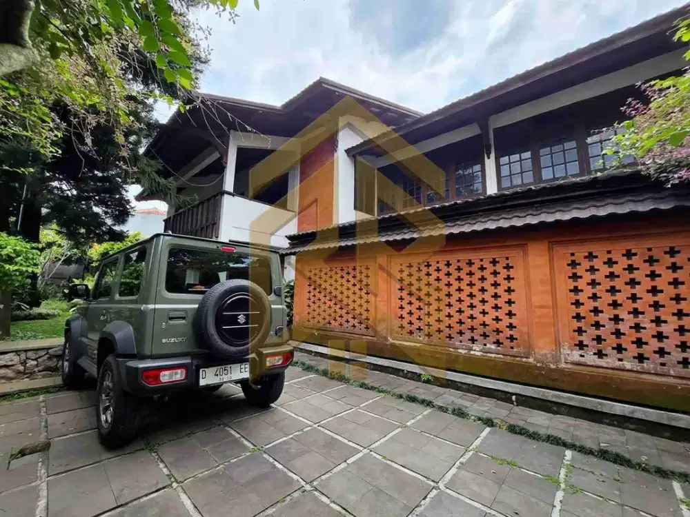 Rumah Lama Terawat Bernuansa Bali di Cisitu sayap Dago dekat ITB Bandung Utara