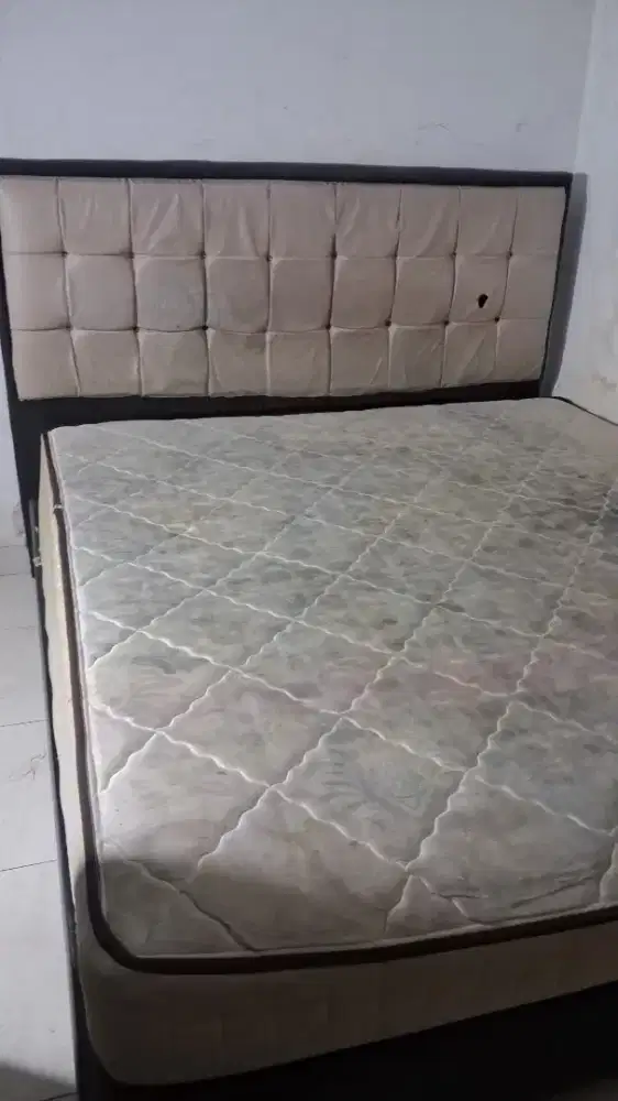 Bissmillah jual tempat tidur bekas 700 rb