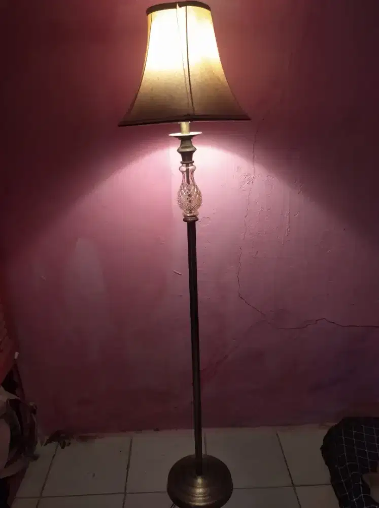 Lampu hias standing