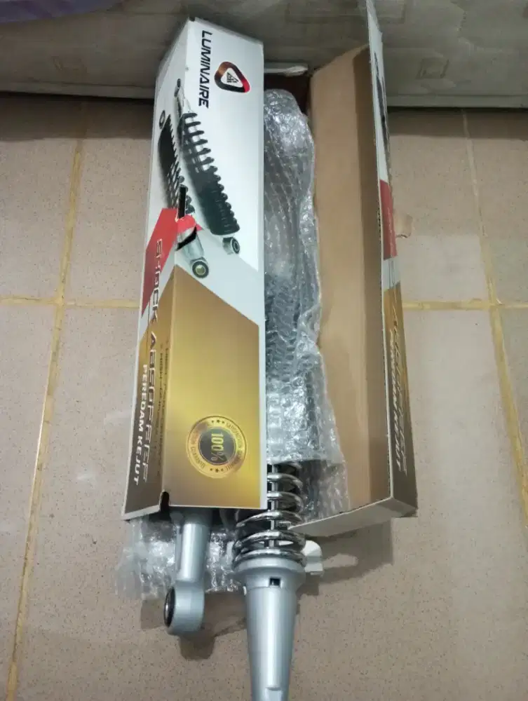 Shock suzuki shogun 125r.  95persen baru pasang 10 hari