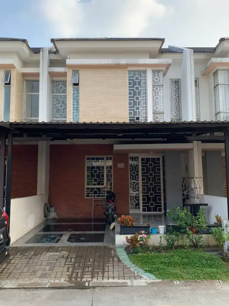 DISEWAKAN RUMAH 2 LANTAI
