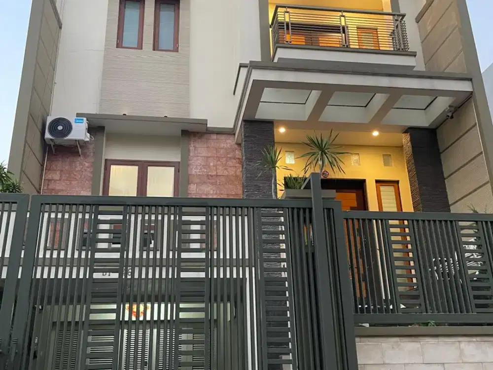 Rumah rapi tanpa banyak renovasi siap huni di PIK 1 Grisenda