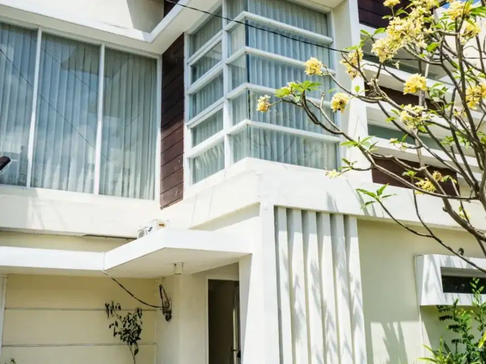 Di jual rumah Lokasi di persada Kerobokan dekat sekolah bali Kiddy