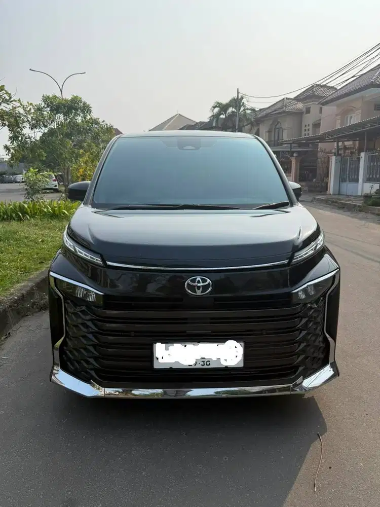 Mobil Voxy kondisi sangat baik