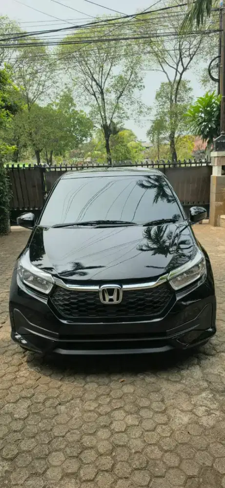 Honda Brio E 1.2 CVT 2024 warna Hitam