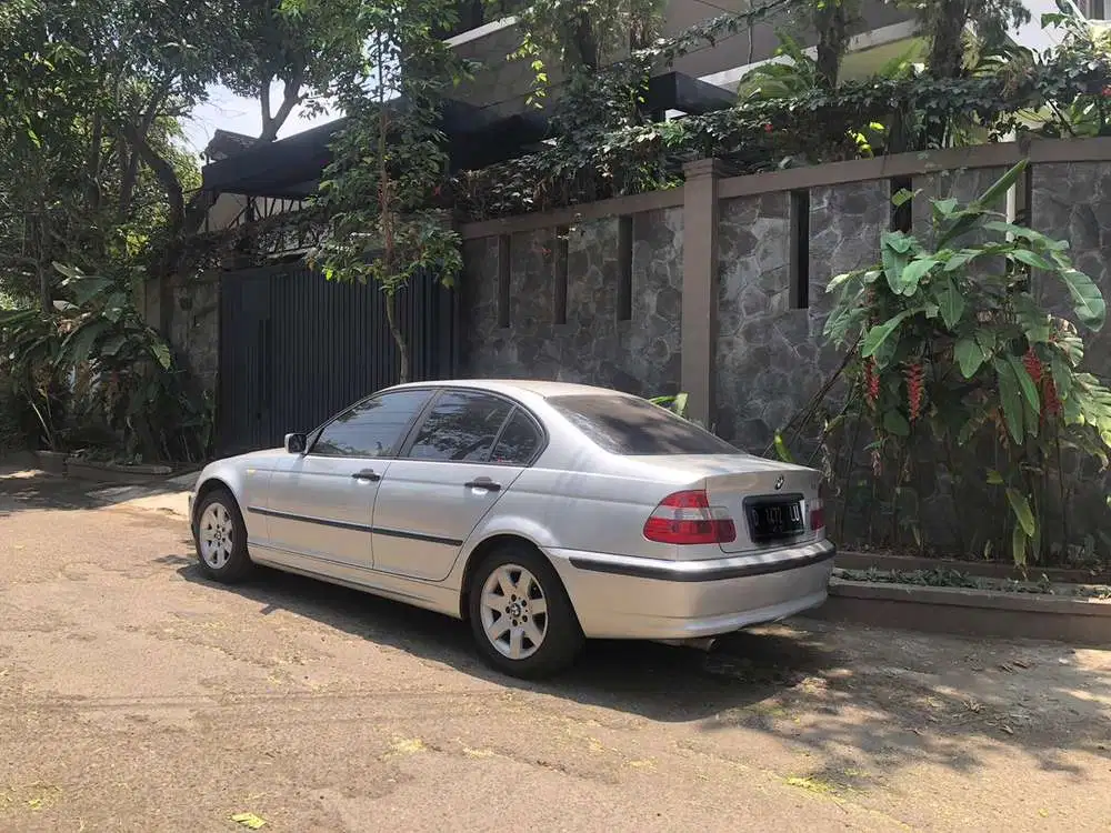 BMW 318i 2004 E46