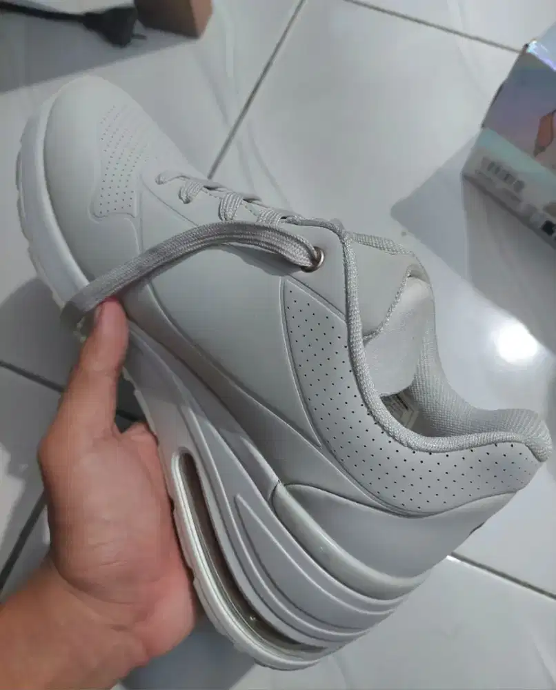 Skechers Air Cooled Memory Foam Original Wanita Size 40 (27 cm)