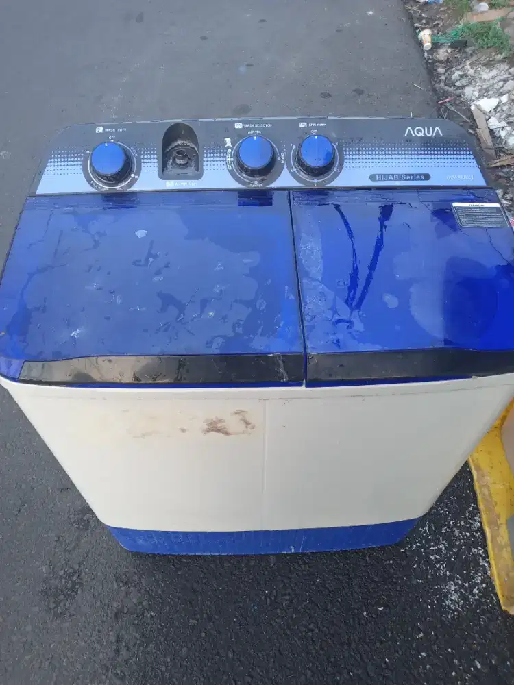 Di jual mesin cuci 2 tabung merek akua