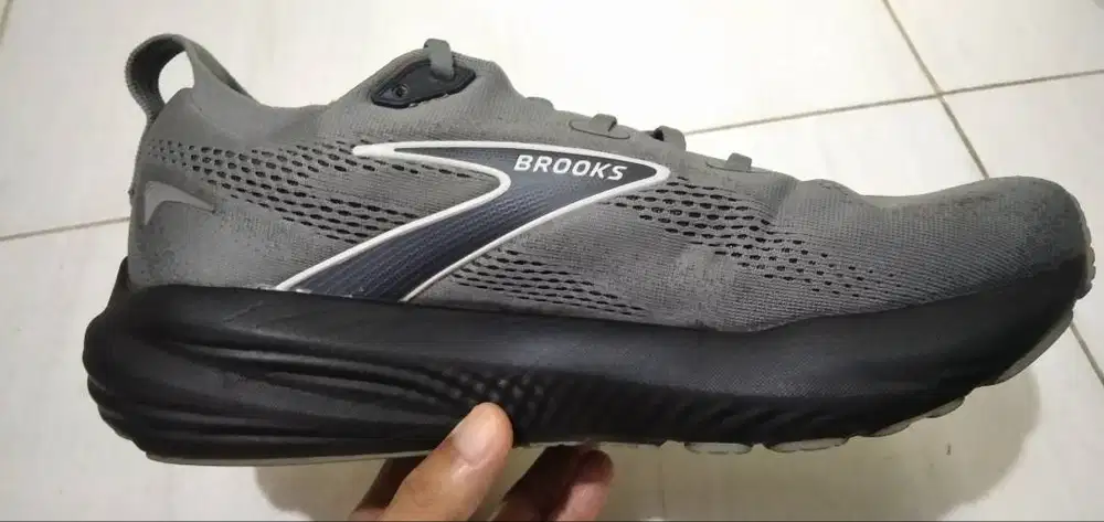 Sepatu brooks glycerin 22