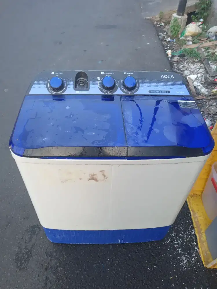 Di jual mesin cuci 2 tabung merek akua