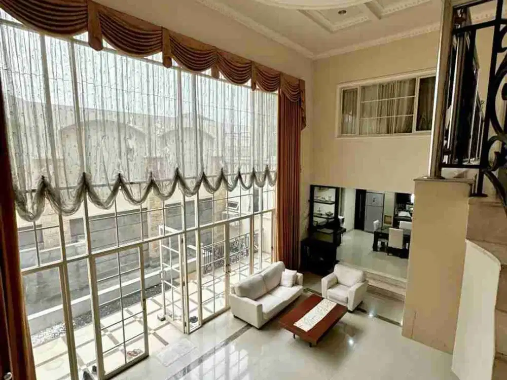MEGAH DAN MEWAH! RUMAH KOMERSIAL VILLA SENTRA RAYA DILUAR CLUSTER
