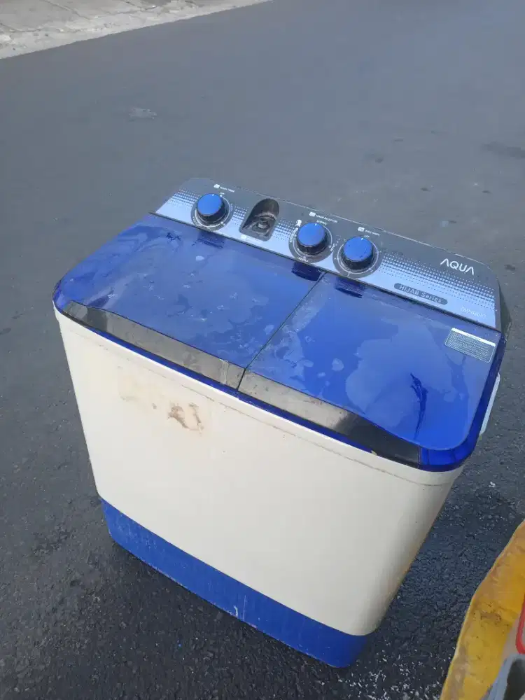 Di jual mesin cuci 2 tabung merek akua