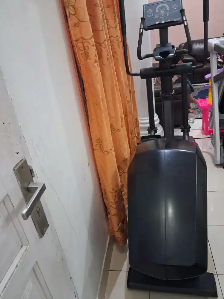 DIJUAL ELLIPTICAL CROSSTRAINER