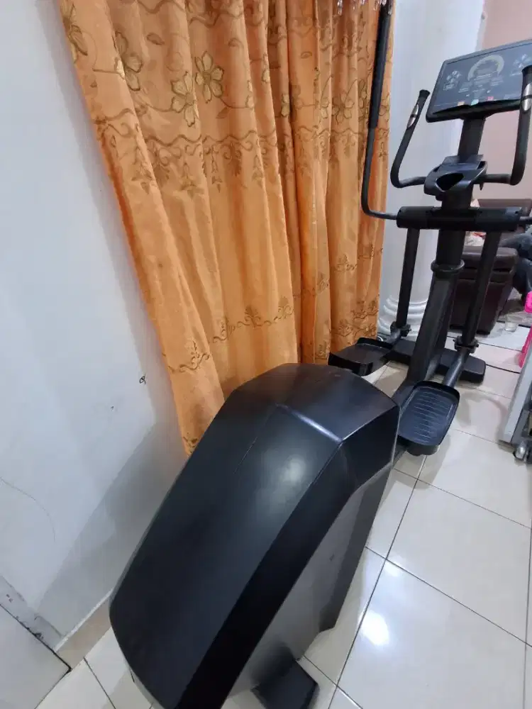 DIJUAL ELLIPTICAL CROSSTRAINER