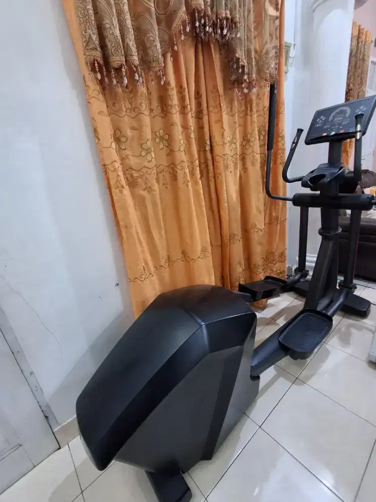 DIJUAL ELLIPTICAL CROSSTRAINER