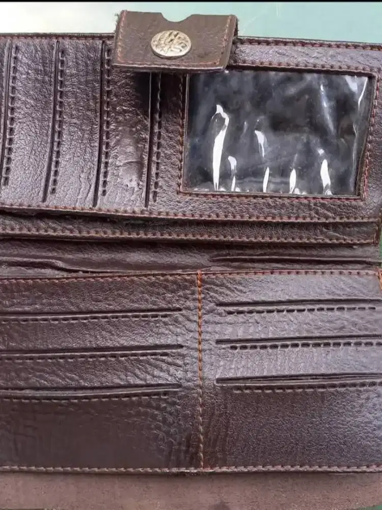 Dompet Kulit Levis
Masih baru