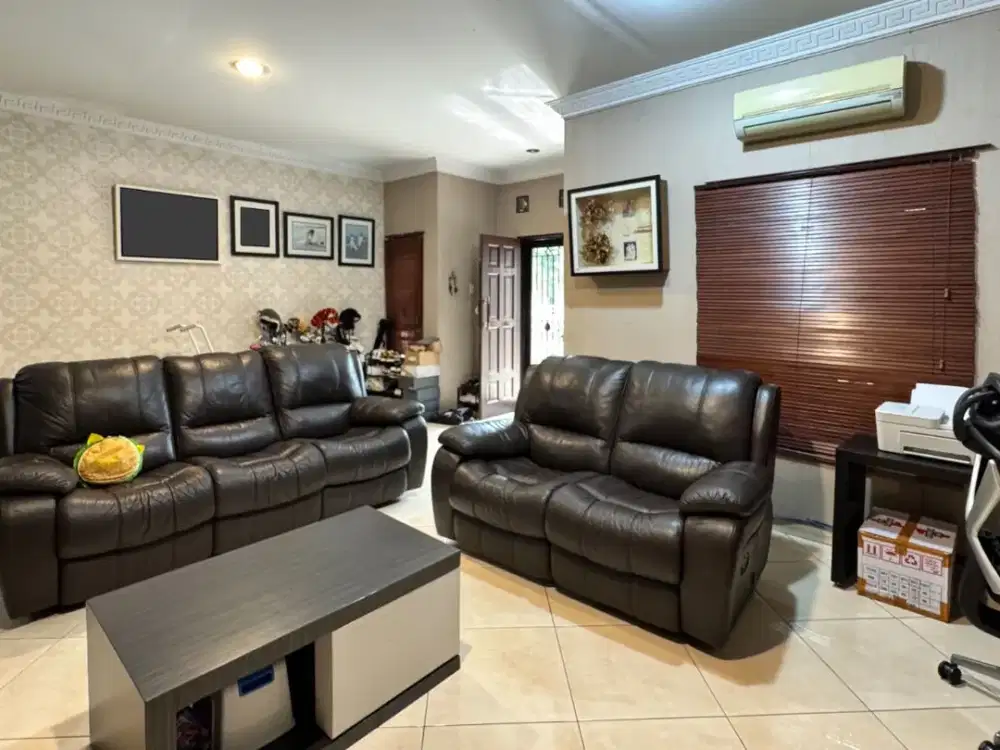 Rumah Siap Huni Dijual di Cemara Asri Medan, LT 180 m², SHM ukuran 12 meter