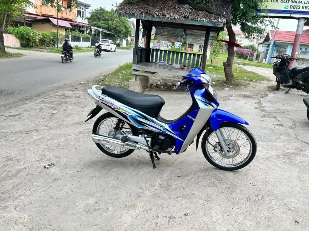 Di jual honda karisma tahun 2006