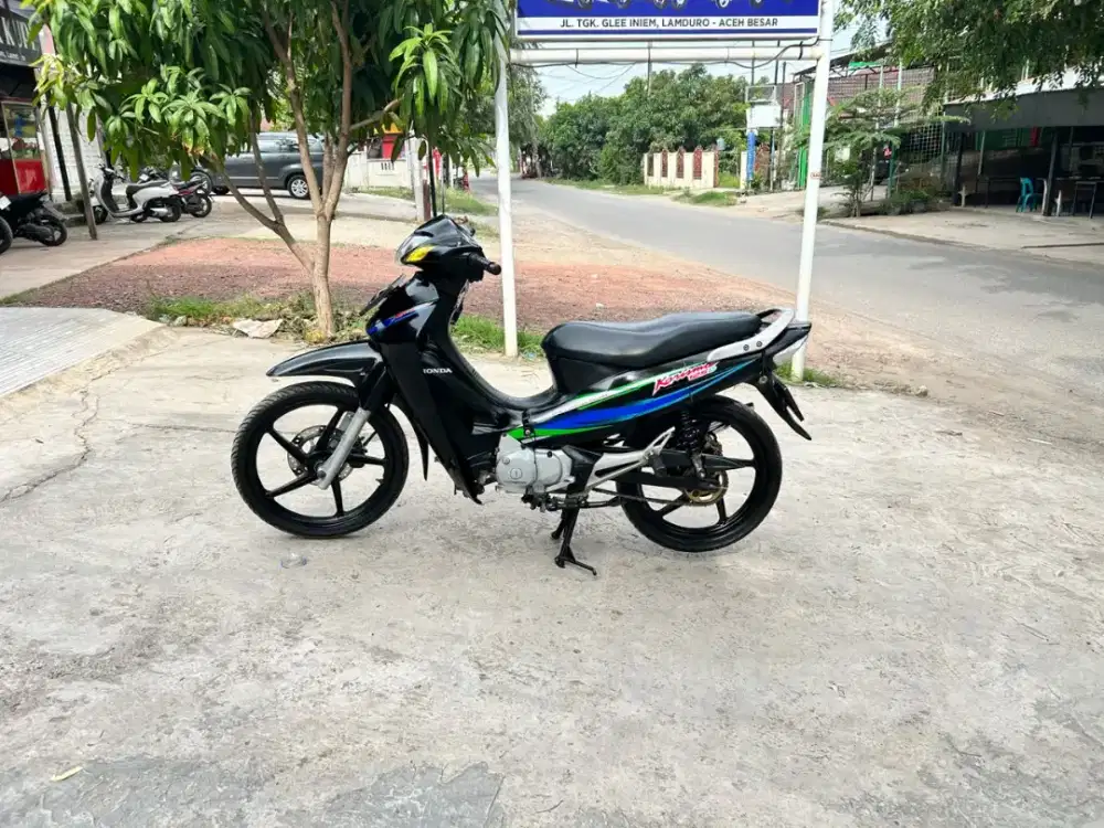 Di jual honda karisma tahun 2005