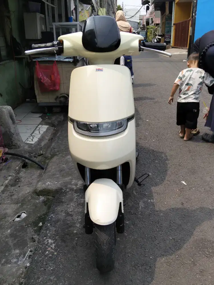 Skuter listrik peb