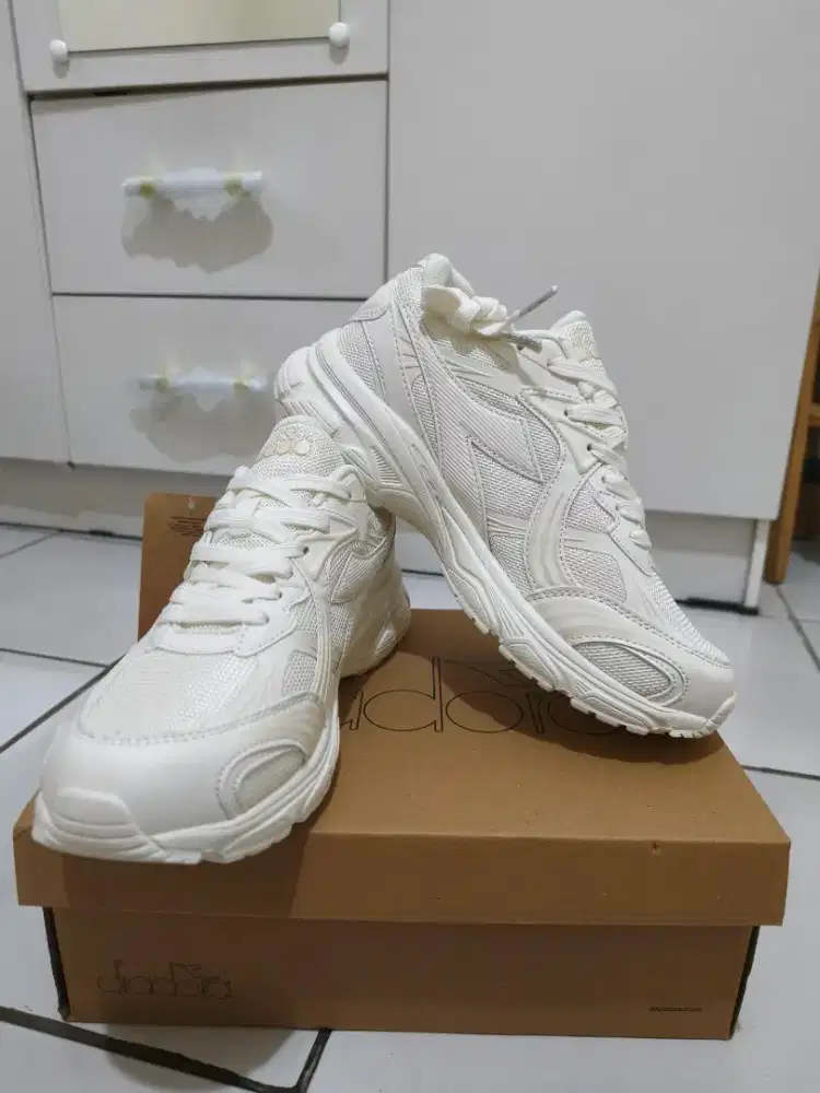 Jual CEPATTT sepatu diadora.(BARU)