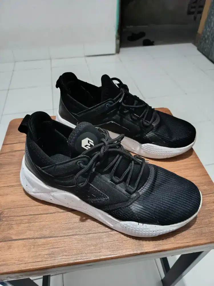 Sepatu mils size 40