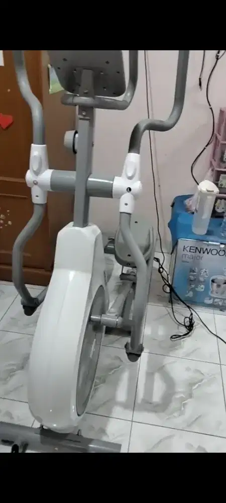 Dijual second eliptical ireborn kondisi 90%