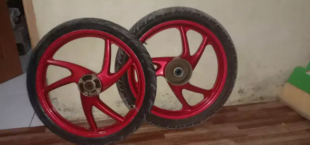 Velg revo lama generasi pertama