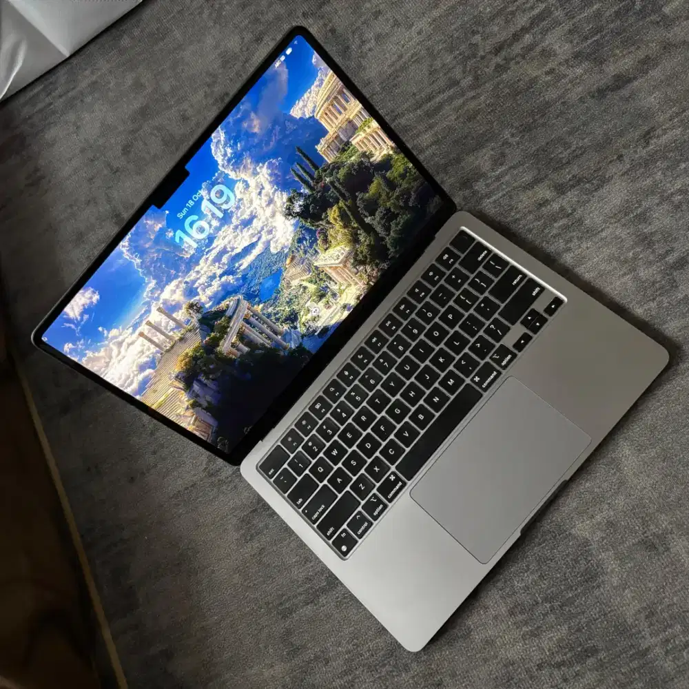Macbook Air M3 Silver 8/256 GB Inter