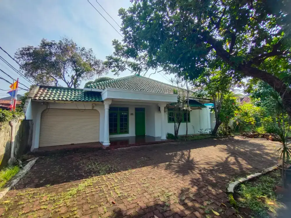 Dijual Rumah ex Jenderal, SHM, Sangat Strategis di Cijantung