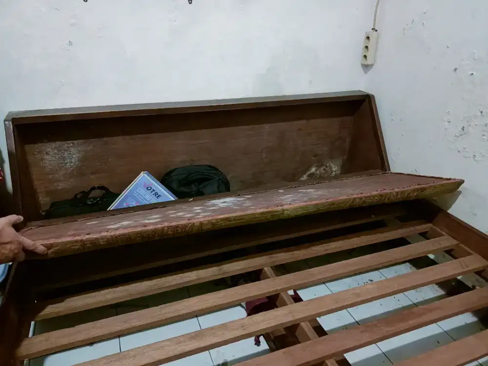 Ranjang kayu jti solid