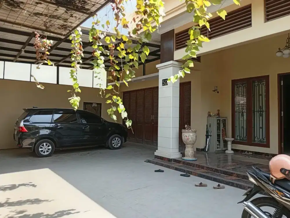 Rumah Mewah dengan Kolam Renang Cirebon
