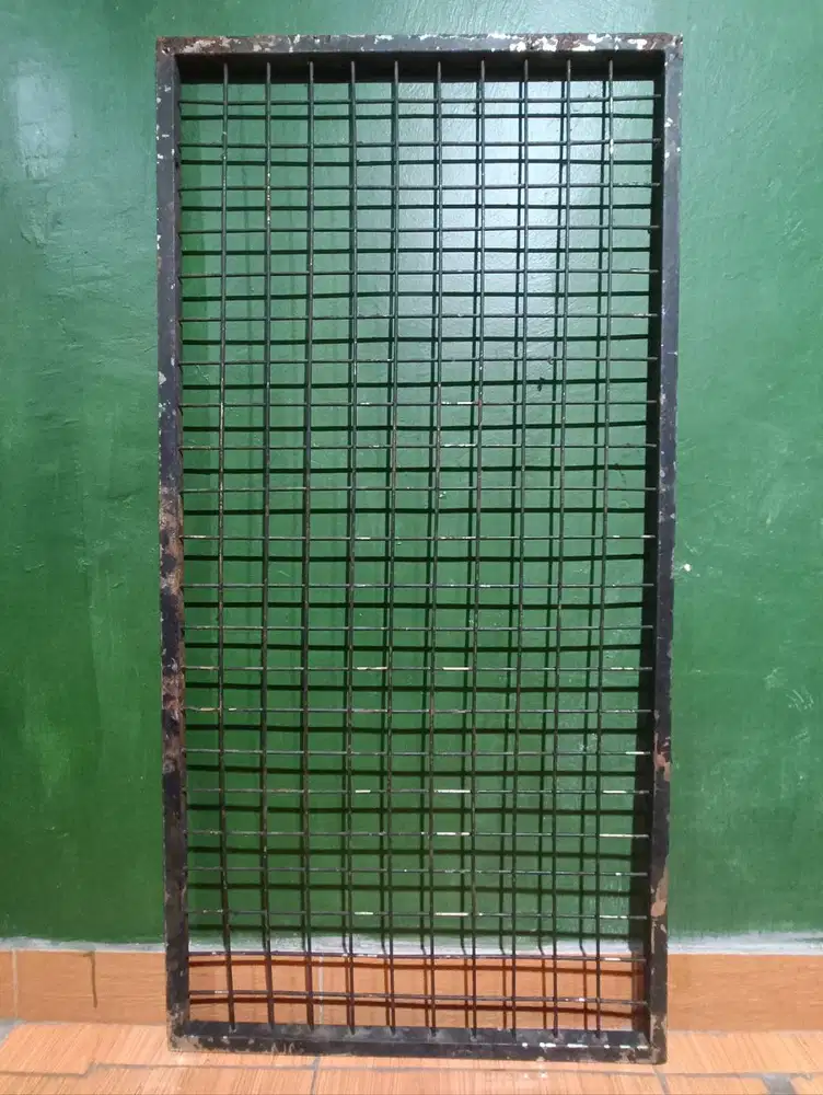 Ram Besi 60 x 120 cm Bingkai Gantungan Display Pajangan Aksesoris Toko