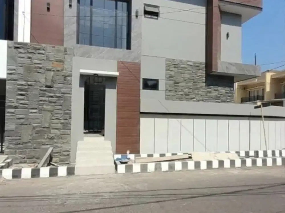 Rumah Hook, Baru gress MANYAR TIRTOYOSO SELATAN Posisi sangat dekat dg jln raya, Row jln 3 mobil