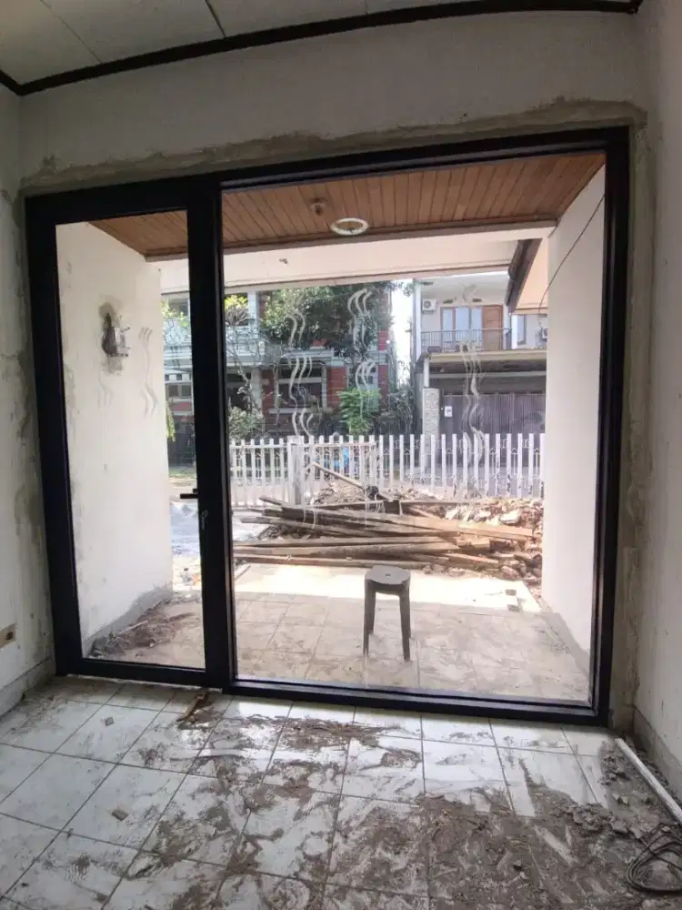 Jasa pembuatan kusen pintu dan jendela aluminium