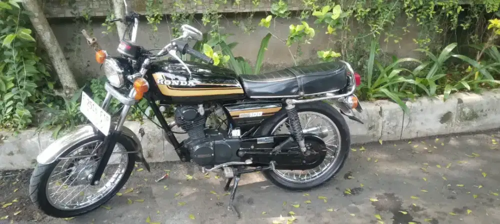 Dijual cepat motor CB 100 cc tahun 1980