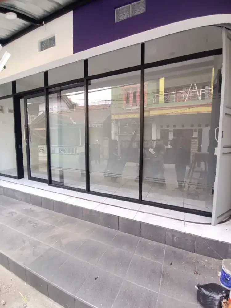 Jasa pemasangan kusen pintu dan jendela aluminium