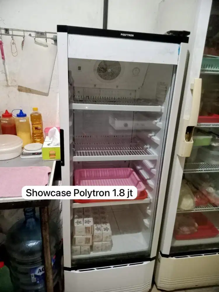 Showcase polytron 1 pintu