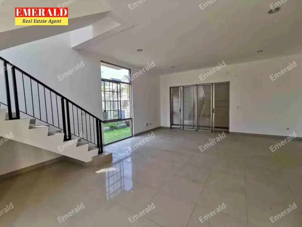 Rumah Hoek di Tengah Kawasan PIK 2