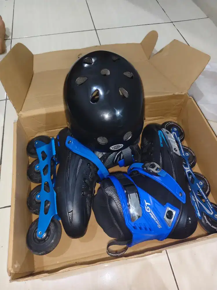 [SECOND]  DIJUAL SEPATU RODA INLINE + HELM!! PEMAKAIN 2 KALI
