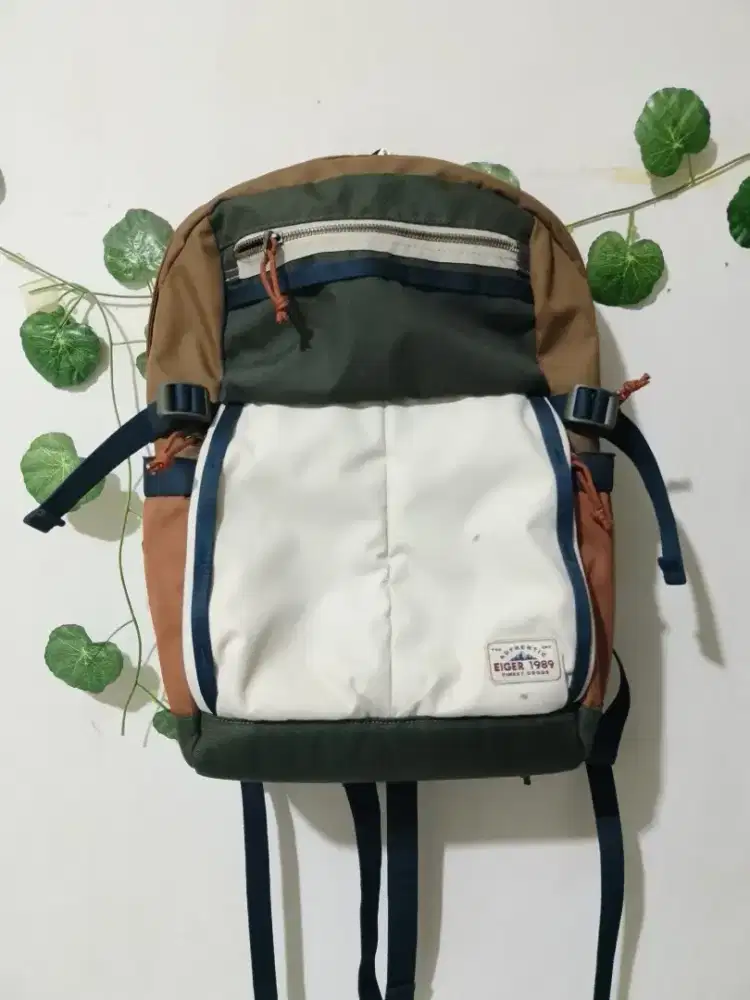 Eiger Wanderfuther Camera Bagpack