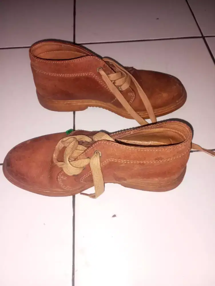 Sepatu 90% masih bagus