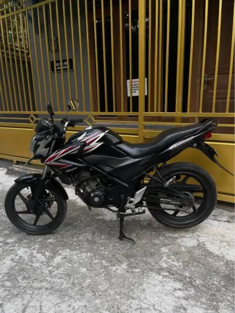 Di Jual motor CB150R Old