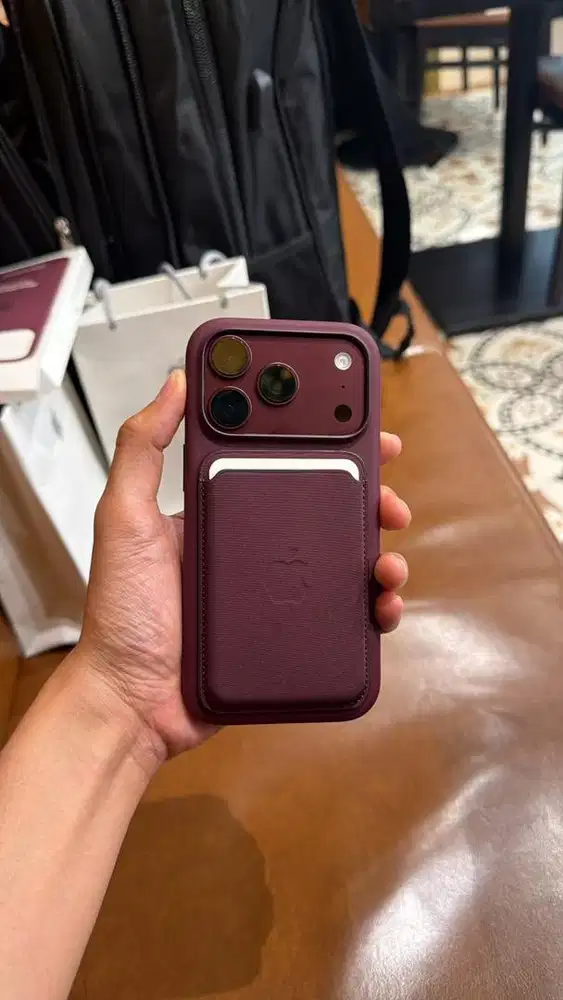 iPhone 18 Pro Burgundy 1TB