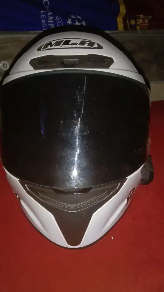 Helm MLA Redbull